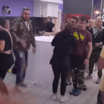 “HOĆU SA VAMA U TROJKU MOLIM VAS!” Anđela pala nikad niže zbog Zvezdana i Maje! Lizat cu Maju izmedju nogu samo da budem sa Zvezdanom