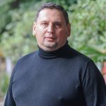 ZAUZETI SANJIN SE ZALETEO DA LJUBI KAČAVENDU: Kuma se napalila i , odmah skočila i u 2 reči ga razbucala!