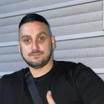 HAOS I LOM Isplivale privatne fotke Aneli, a Asmin tvrdi: “Nisu imali toalet zbog siromaštva, uložio sam u kuću 43.000 evra”sad se bahati