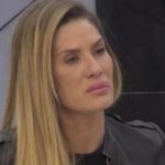 Jovani Jeremić uživo u programu sevnule grudi i tangice: Doživela peh u šljaštećem kombinezonu zakopčana do grla!