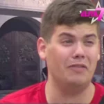 Mensur Ajdarpasic ispljuvao Kumu Kacavendu.Ona je lazov i olos koja je postala popularna pljuvajuci druge