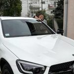 Baka iz Bara u desetoj deceniji života kupila blindirani BMW, vredan 200.000 evra, šest godina mlađa Nikšićanka KUPILA DVA: “OD ČEGA, OD PENZIJE?”
