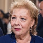 SMRSKALA RUKU, ne može da pomera prste – zadrugarka udarala pesnicama, nanela sebi POVREDE: Produkcija će joj omogućiti lekarsku pomoć