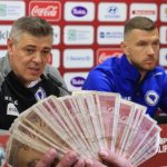 Šokantan snimak tuče u saobraćaju u Beogradu: Nije im dao da se uključe, oni izvukli palice i počeli da ga tuku na ulici VIDEO