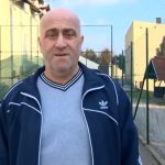 Dejan Dragojevic-Izbacio bozicnu jelku iz kuce za badnjak.U Islamu nema bozica to je paganski obicaj