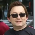 Era Ojdanić zaljubljen sam do usiju imam djevojku ima 17 godina. Vodimo ljubav 5 puta dnevno a vi dusmani crknite