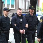 PAO PRVI POLJUBAC? JELENA SKOČILA NA UROŠA ISPRED UKUĆANA, KAO DA NIKADA NIJE BILA UDATA ŽENA (VIDEO)
